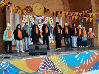 Широкая Масленица гуляет, весну закликает.